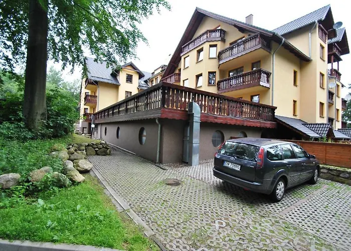 Zolty Apartament Sun Seasons 24 W Karpaczu Z Balkonem By Noclegi Renters Apartment